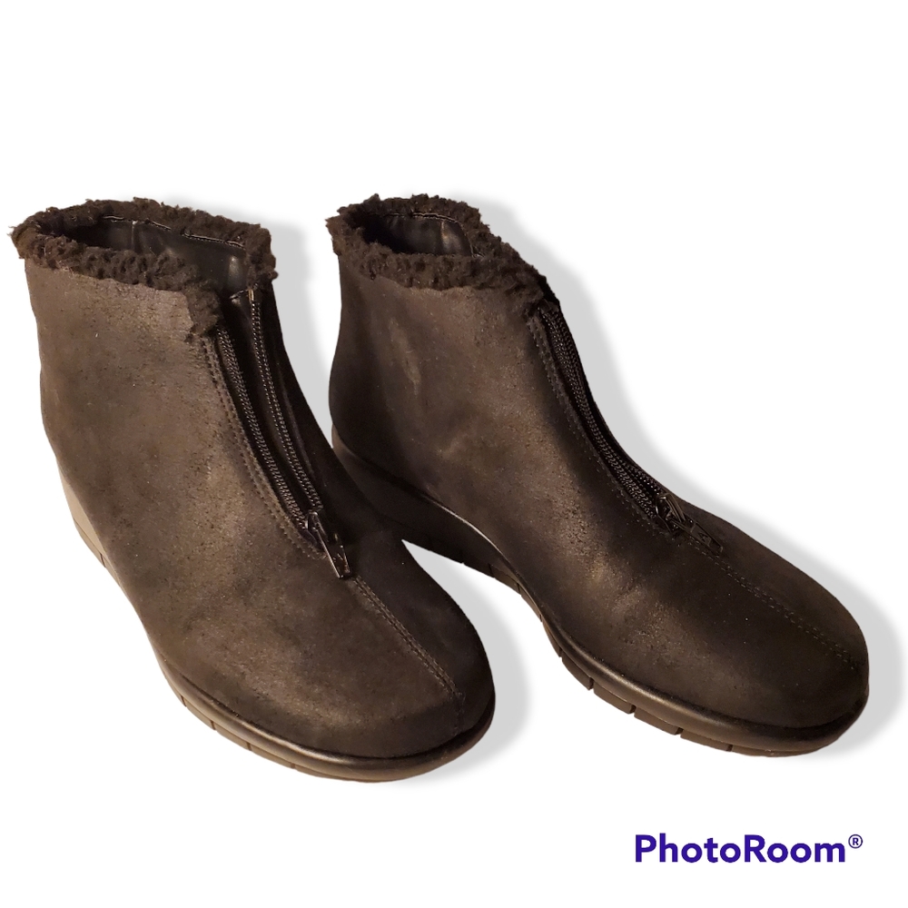 NEW - Aerosoles Size 8 1/2 Women's Black Fabric Bootie - (no box)